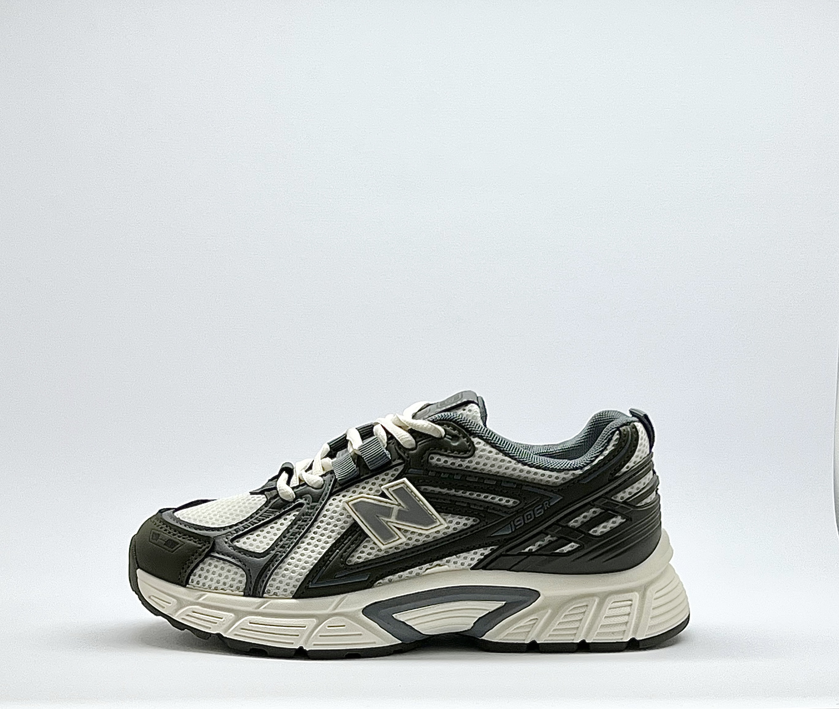 کتونی وارداتی طبی زنانه روزمره و پیاده روی نیوبالانس برند maklinit کد 441