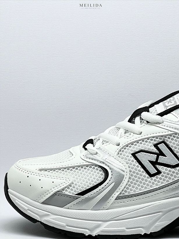 کتونی وارداتی راحتی زنانه روزمره و پیاده روی نیوبالانس برند k shoes کد ۱۳۱۸۹ رنگ سفید مشکی