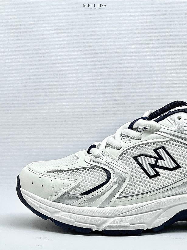کتونی وارداتی راحتی زنانه روزمره و پیاده روی نیوبالانس برند k shoes کد ۱۳۱۸۹ رنگ سفید سرمه ای